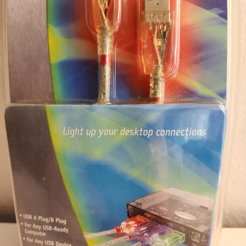 Belkin USB Lighted Cable In Red. Brand new in factory sealed case. Cool light